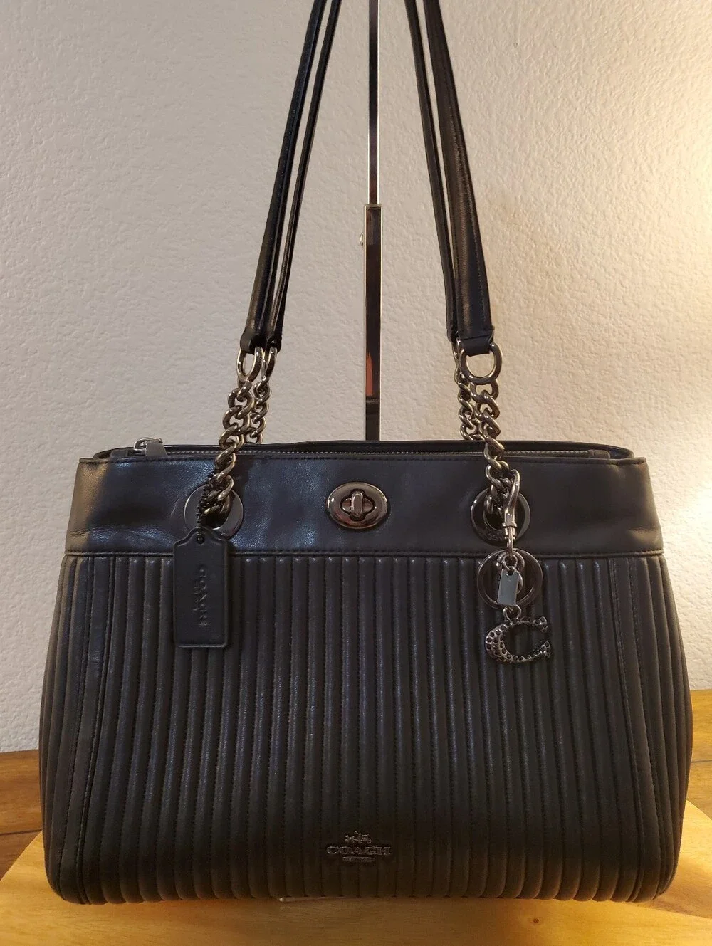 COACH TURNLOCK EDIE IN GREAT GENTLY USED CONDITION!!